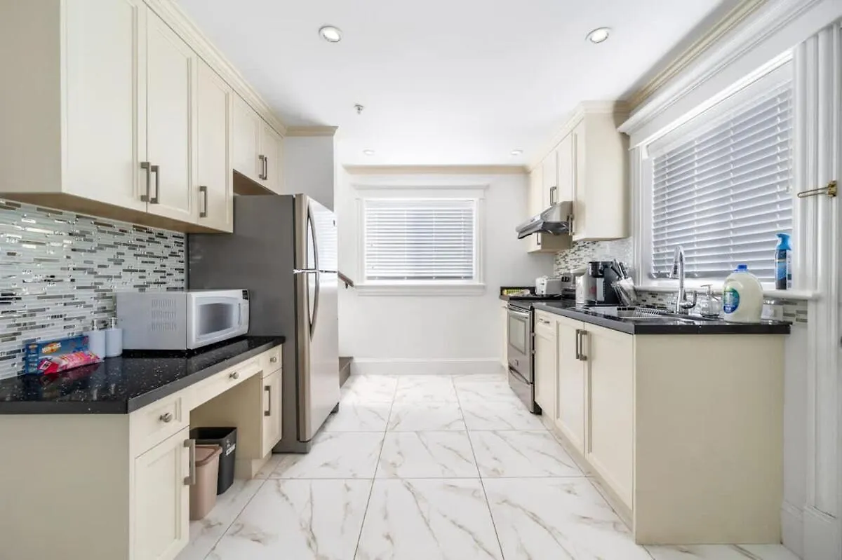 Holiday home Cozy 2Br Retreat In Vancouver