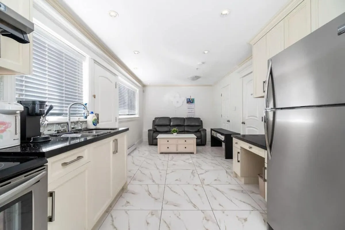 Cozy 2Br Retreat In Vancouver contacts